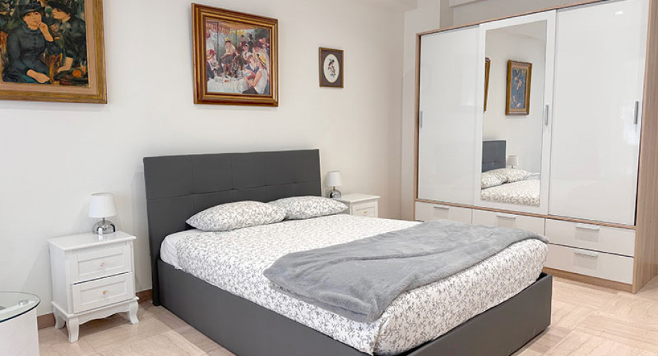 Real estate agency France, Antibes, Juan les Pins, 2 bedrooms, city center, close to beach, train station, French riviera