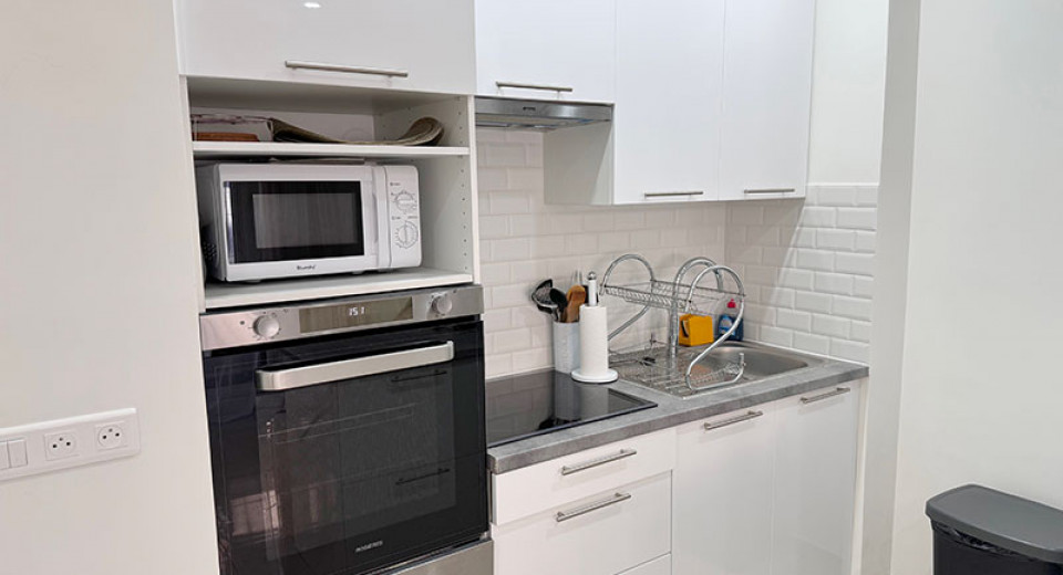 Real estate agency France, Antibes, Juan les Pins, 2 bedrooms, city center, close to beach, train station, French riviera