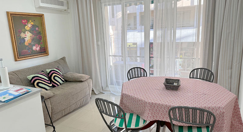 Real estate agency France, Antibes, Juan les Pins, 2 bedrooms, city center, close to beach, train station, French riviera