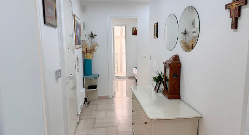 Real estate agency France, Antibes, Juan les Pins, 2 bedrooms, city center, close to beach, train station, French riviera