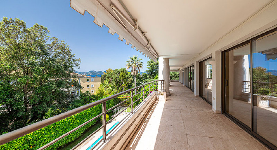 Grand appartement à vendre, Cannes, immobilier, luxe, terrasse, 4 chambres, 250m2, vue mer, piscine, rue d'antibes