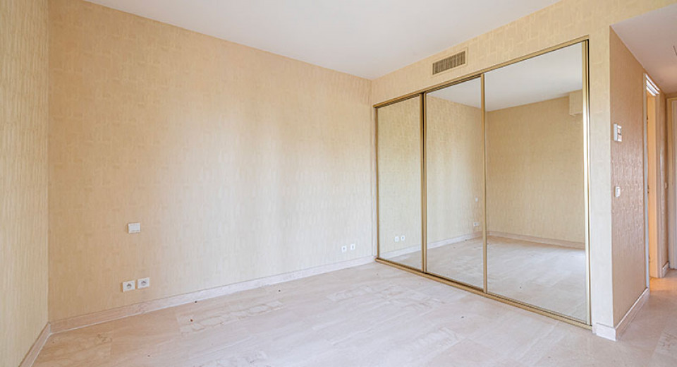 Grand appartement à vendre, Cannes, immobilier, luxe, terrasse, 4 chambres, 250m2, vue mer, piscine, rue d'antibes