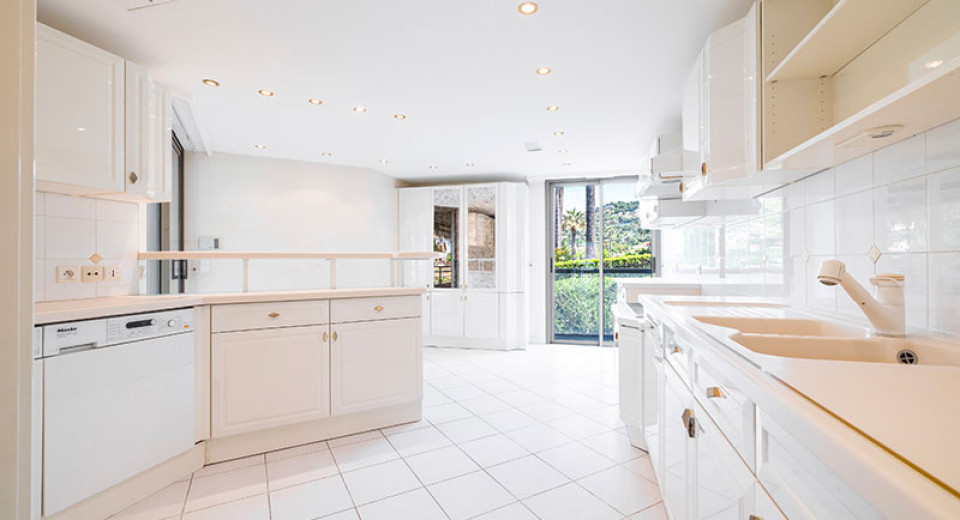 Real Estate in Cannes, Buy, Sell, Apartment, 250 sq. m., Terrace, Ocean View, Pool, 4 Bedrooms, Real Estate in France, Rue d'Antibes