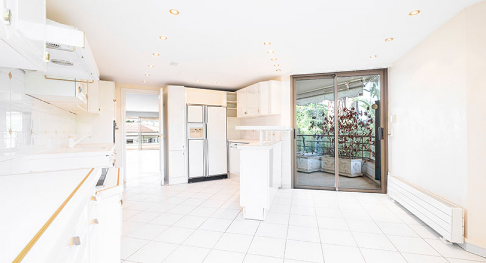 Duży apartament na sprzedaż, Cannes, nieruchomość, luksus, taras, 4 sypialnie, 250m2, widok na morze, basen, rue d'antibes