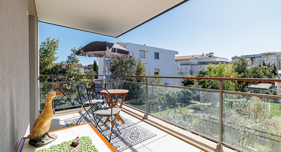 Real estate France, Golfe Juan, Antibes, Juan les Pins, apartment, 2 bedrooms, terrace, swimming pool, city center, sea