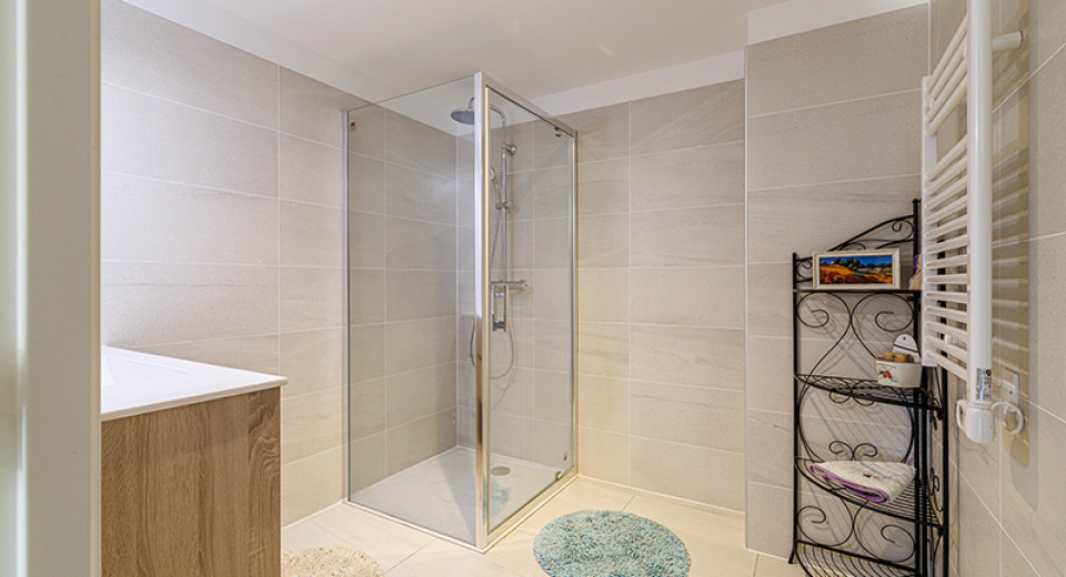 Real estate France, Golfe Juan, Antibes, Juan les Pins, apartment, 2 bedrooms, terrace, swimming pool, city center, sea