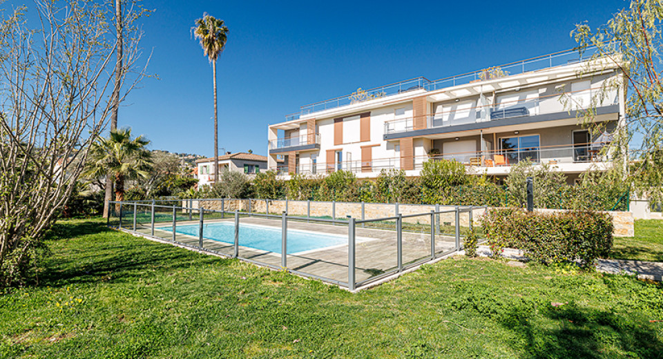 Real estate France, Golfe Juan, Antibes, Juan les Pins, apartment, 2 bedrooms, terrace, swimming pool, city center, sea