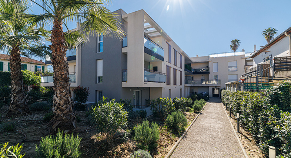 Real estate France, Golfe Juan, Antibes, Juan les Pins, apartment, 2 bedrooms, terrace, swimming pool, city center, sea