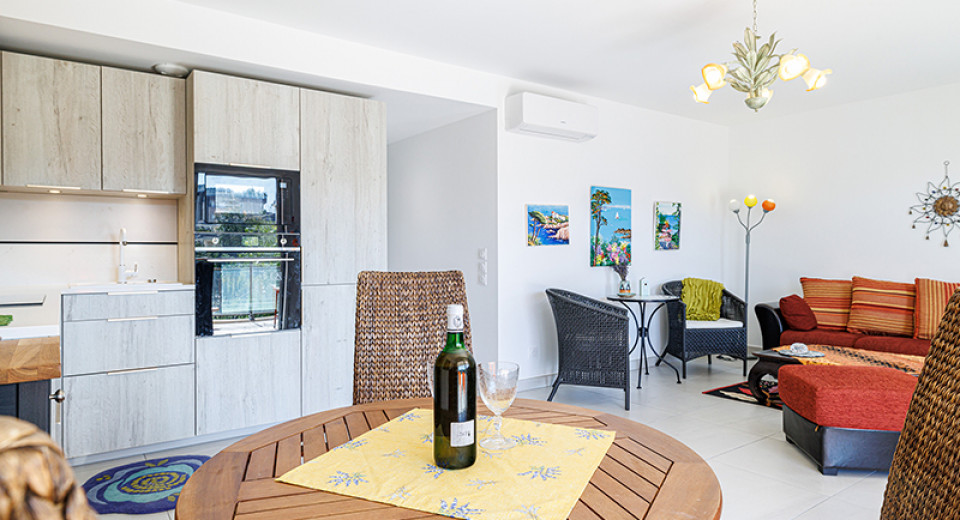 Nieruchomości Francja, Golfe Juan, Antibes, Juan les Pins, apartament, 2 sypialnie, taras, basen, centrum miasta, morze