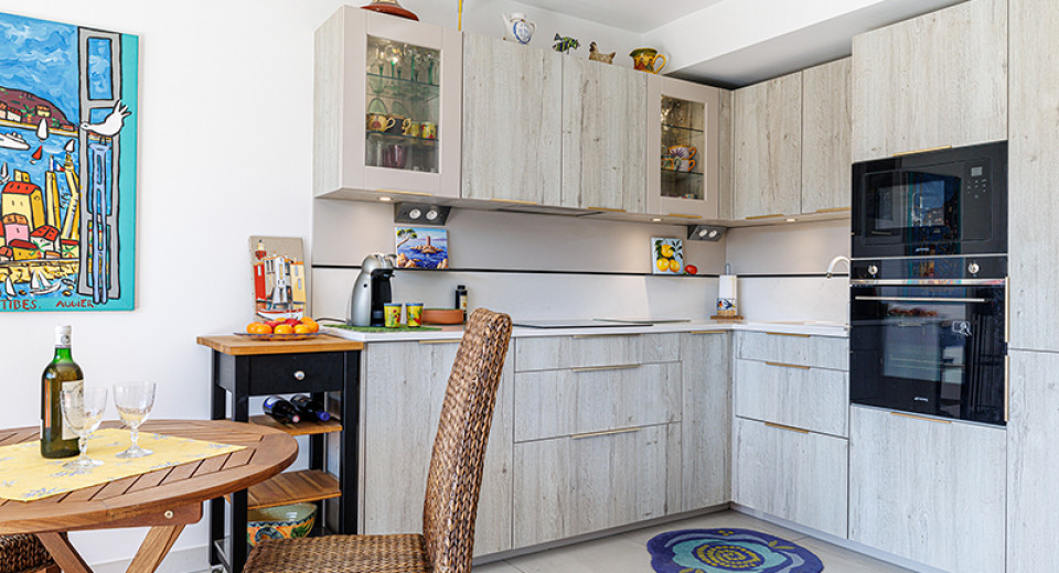 Nieruchomości Francja, Golfe Juan, Antibes, Juan les Pins, apartament, 2 sypialnie, taras, basen, centrum miasta, morze