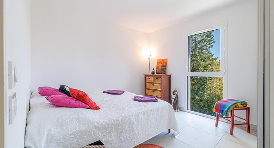 Nieruchomości Francja, Golfe Juan, Antibes, Juan les Pins, apartament, 2 sypialnie, taras, basen, centrum miasta, morze