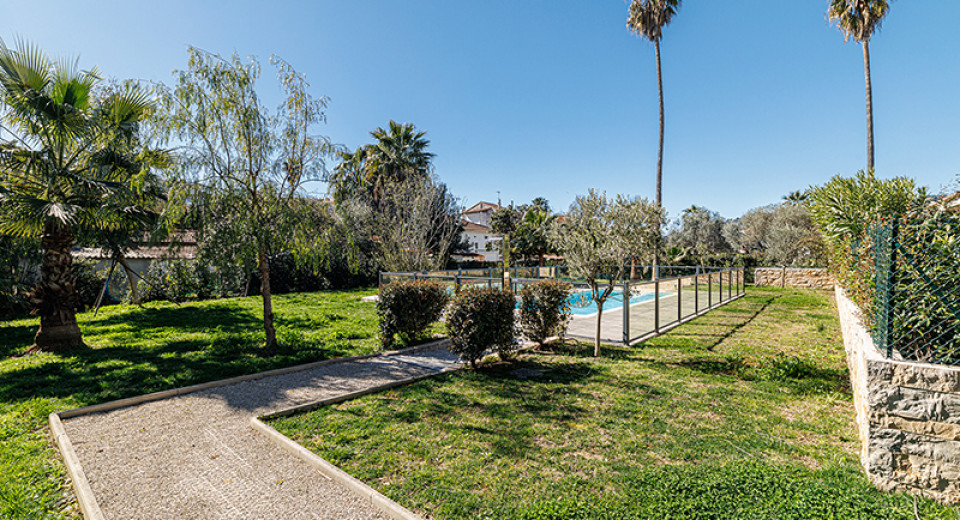 Fastigheter Frankrike, Golfe Juan, Antibes, Juan les Pins, lägenhet, 2 sovrum, terrass, pool, centrum, hav