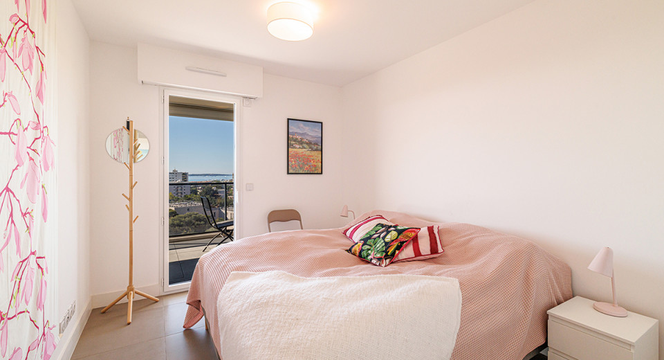 Antibes Juan Les Pins, immobilier, appartement, 4 pieces, 3 chambres, terrasse, vue mer panoramique piscine, à vendre