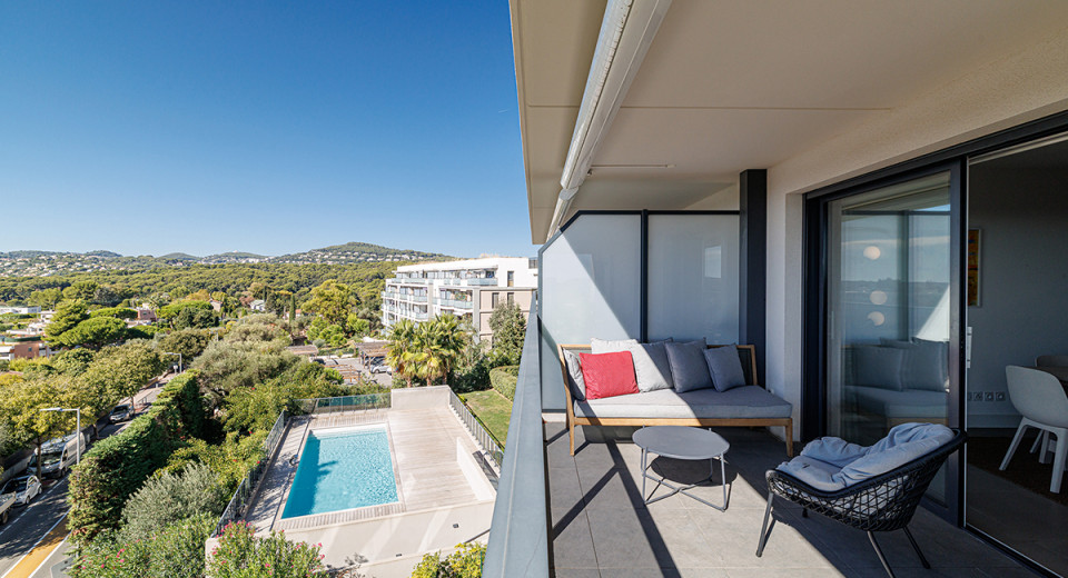 Antibes Juan Les Pins, nieruchomości, mieszkanie, 4 pokoje, 3 sypialnie, taras, panoramiczny widok na morze, basen, na sprzedaż