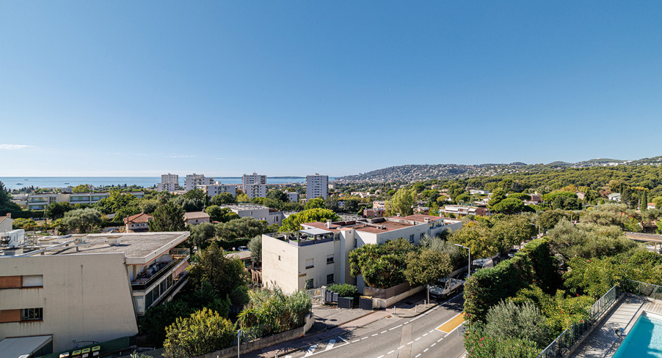 Antibes Juan Les Pins, nieruchomości, mieszkanie, 4 pokoje, 3 sypialnie, taras, panoramiczny widok na morze, basen, na sprzedaż
