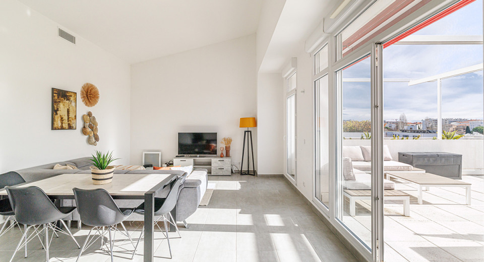 Immobilier Cannes La Bocca, vente, achat appartement 3 pièces, dernier étage, grande terrasse, piscine