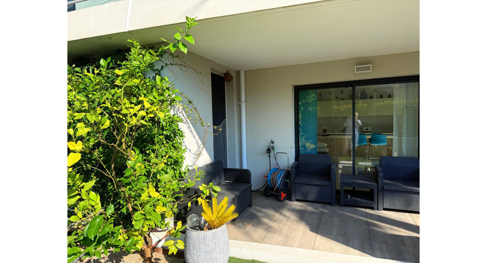 Real estate France, Juan les Pins, Antibes, Bijou Plage, apartment, terrace, garden, clos to the beach