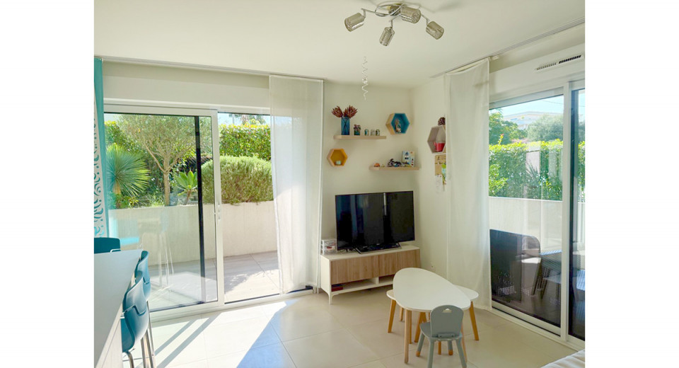 Nieruchomości Francja, Juan les Pins, Antibes, Bijou Plage, apartament, taras, ogród, blisko plaży
