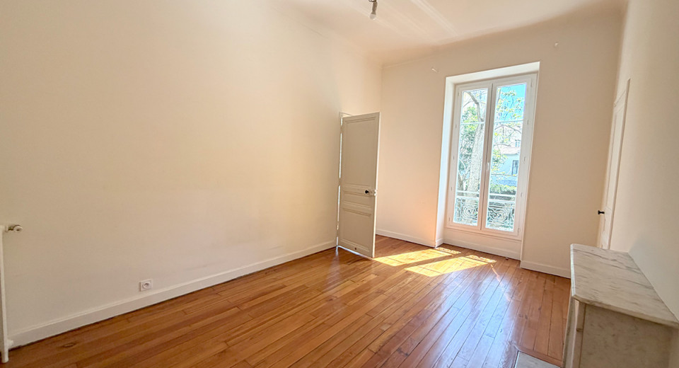 Real estate, buying, selling in Nice, apartment, city center, 4 rooms, 3 bedrooms, cellar, Gare du Sud, Liberation