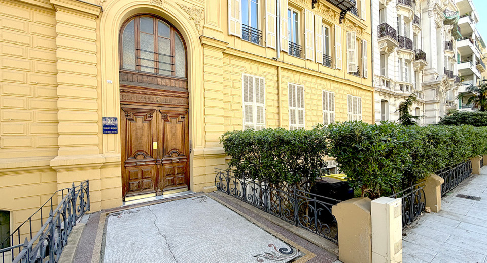 Real estate, buying, selling in Nice, apartment, city center, 4 rooms, 3 bedrooms, cellar, Gare du Sud, Liberation