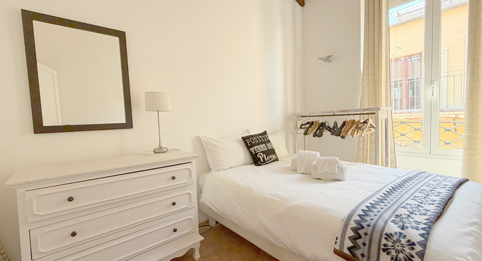 Fast ejendom, lejlighed, Nice, Gamleby, øverste etage, 3 soveværelser, 4 værelser, duplex, balkon, Franske Riviera, nær havet