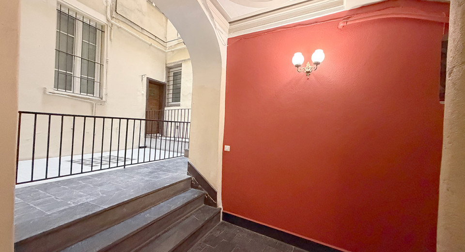 Fast ejendom, lejlighed, Nice, Gamleby, øverste etage, 3 soveværelser, 4 værelser, duplex, balkon, Franske Riviera, nær havet