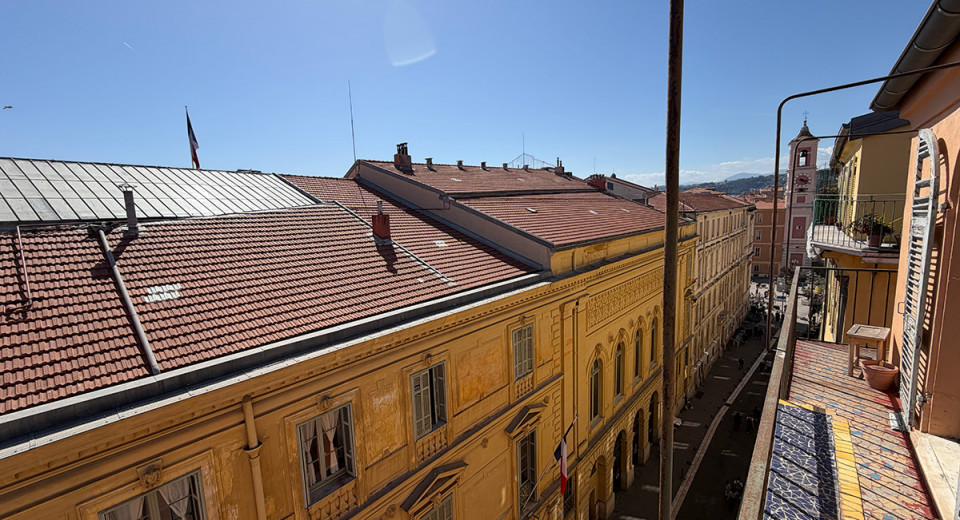 Real estate, apartment, Nice, Old Town, top floor, 3 bedrooms, 4 rooms, duplex, balcony, French Riviera, near the sea