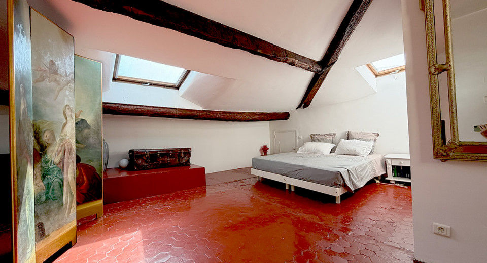 Real estate, apartment, Nice, Old Town, top floor, 3 bedrooms, 4 rooms, duplex, balcony, French Riviera, near the sea