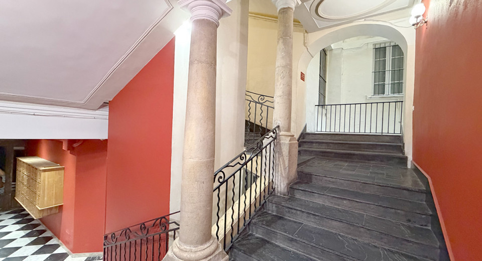 Real estate, apartment, Nice, Old Town, top floor, 3 bedrooms, 4 rooms, duplex, balcony, French Riviera, near the sea