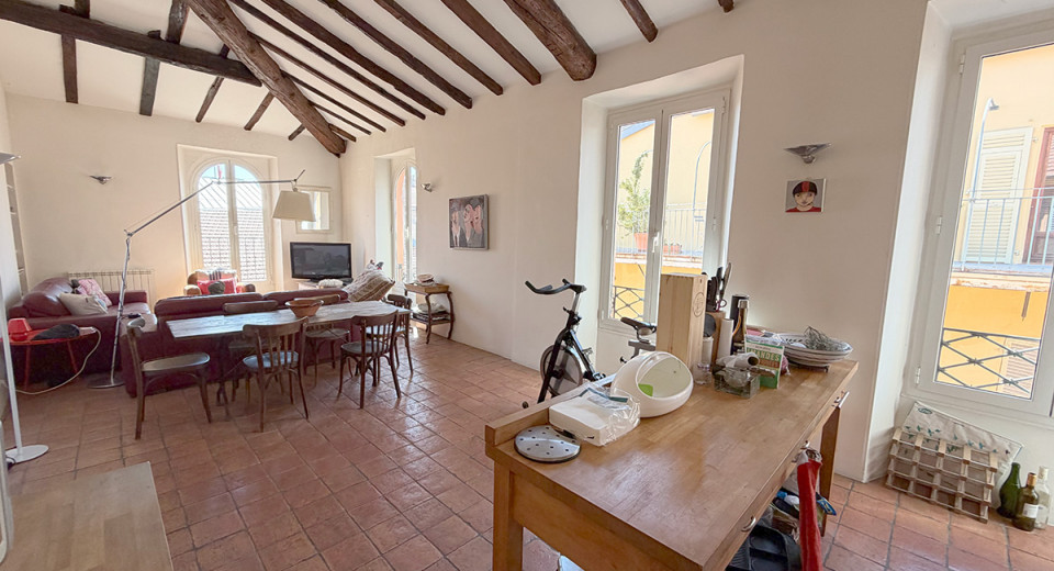 Nieruchomości, apartament, Nicea, Stare Miasto, ostatnie piętro, 3 sypialnie, 4 pokoje, dwupoziomowy, balkon, Lazurowe Wybrzeże, blisko morza