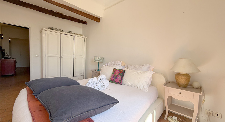 Eiendom, leilighet, Nice, gamlebyen, toppetasje, 3 soverom, 4 rom, dupleks, balkong, Franske Riviera, nær sjøen