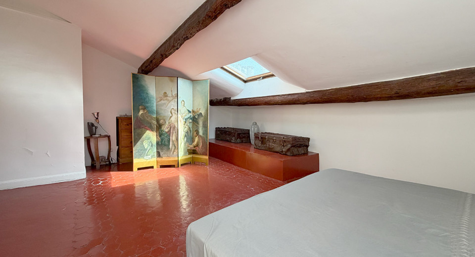 Eiendom, leilighet, Nice, gamlebyen, toppetasje, 3 soverom, 4 rom, dupleks, balkong, Franske Riviera, nær sjøen