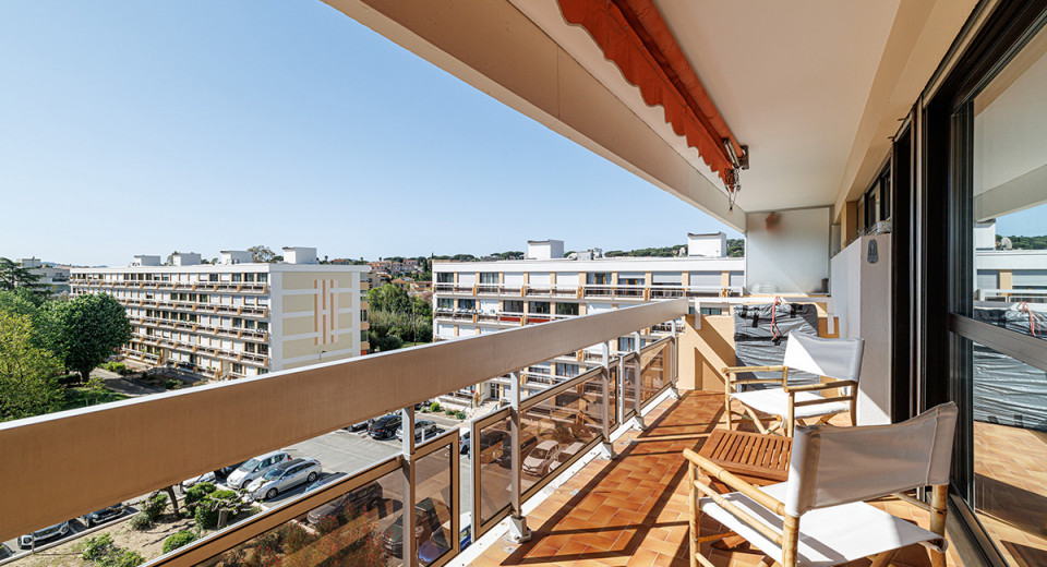 Nieruchomości we Francji, Sainte-Maxime, Saint-Tropez, centrum miasta, mieszkanie, 2 sypialnie, taras, widok na morze
