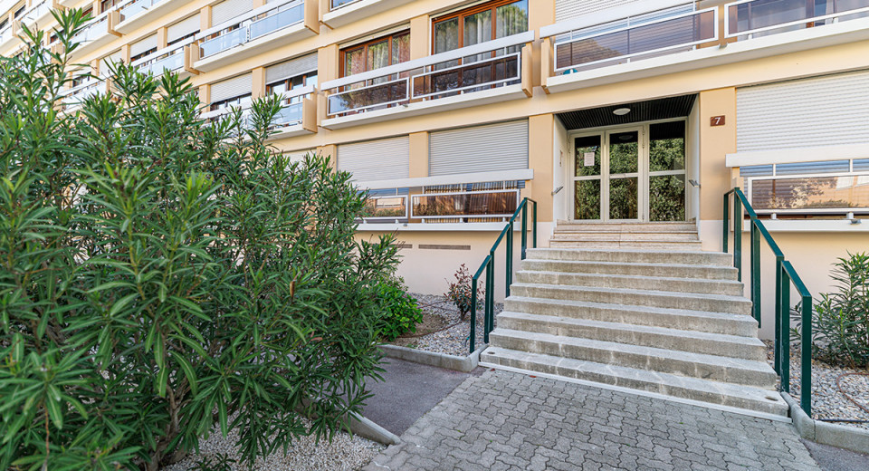 Nieruchomości we Francji, Sainte-Maxime, Saint-Tropez, centrum miasta, mieszkanie, 2 sypialnie, taras, widok na morze