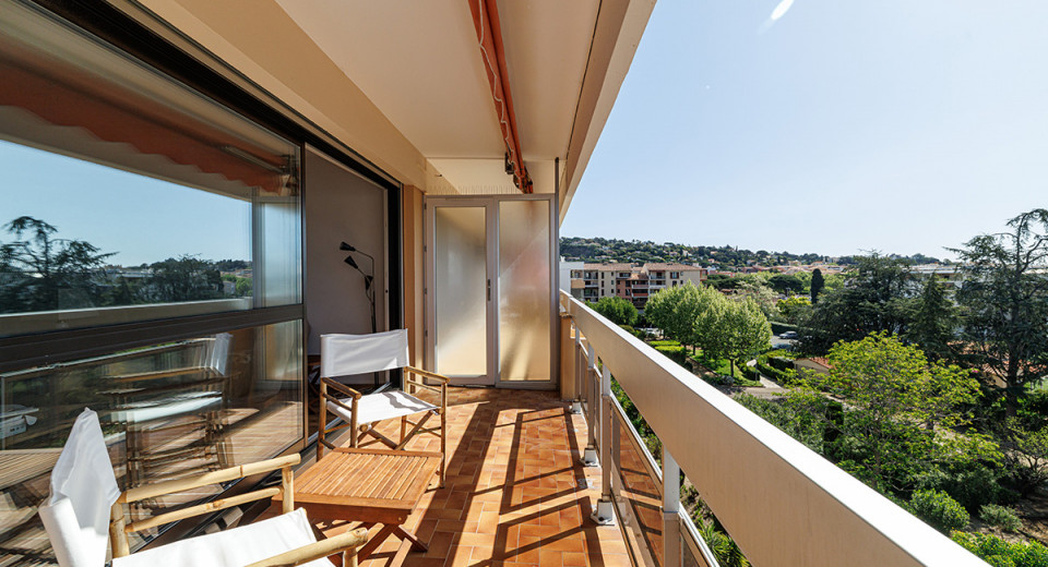 Ejendom i Frankrig, Sainte-Maxime, Saint-Tropez, bymidten, lejlighed, 2 soveværelser, terrasse, havudsigt