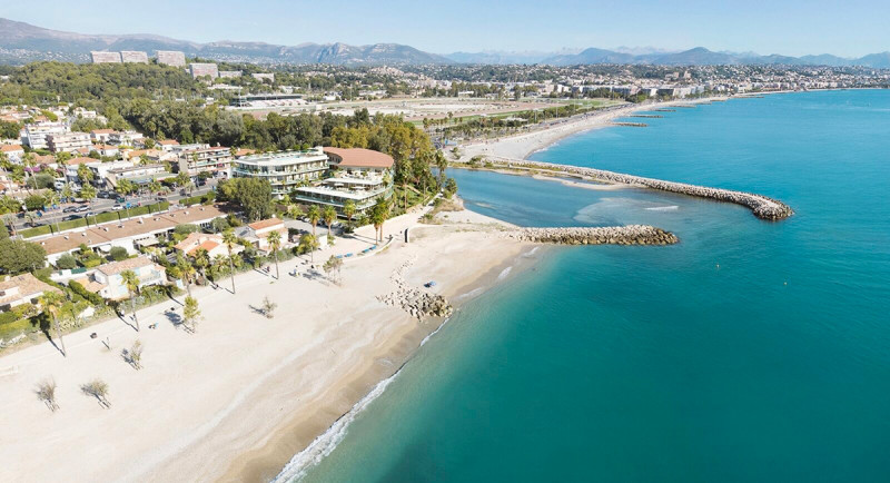 Villeneuve Loubet Plage, appartement de standing, residence de luxe, sur la plage, terrasse, vue mer, piscine