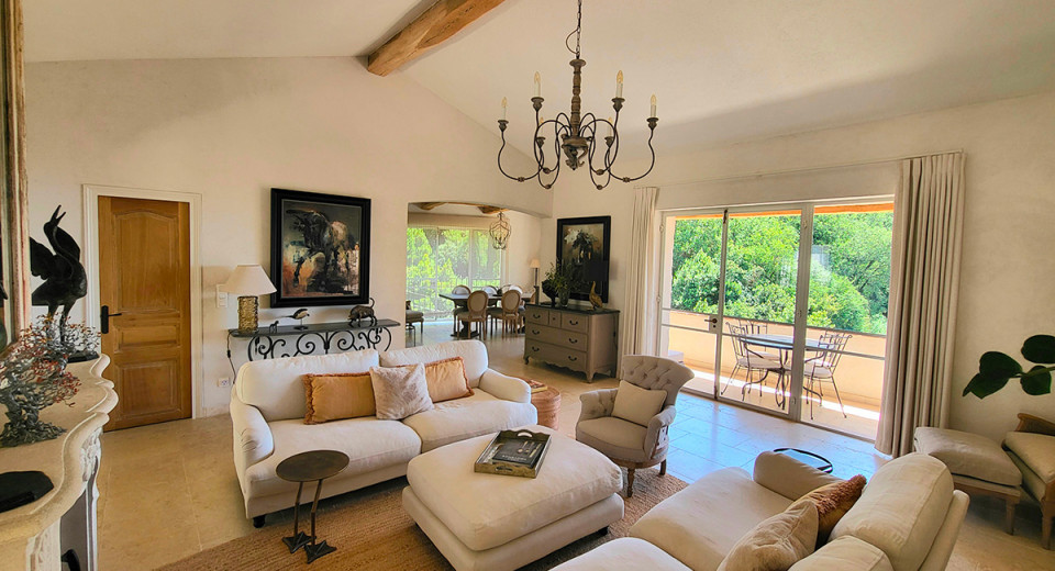 Vence, French Riviera, prestigious villa with panoramic sea views, landscaped garden, terraces, 6 bedrooms and 6 bathrooms.