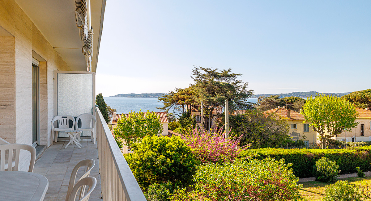 antibes juan les pins 67 appartement centre ville renovation 2pieces mer 01salon